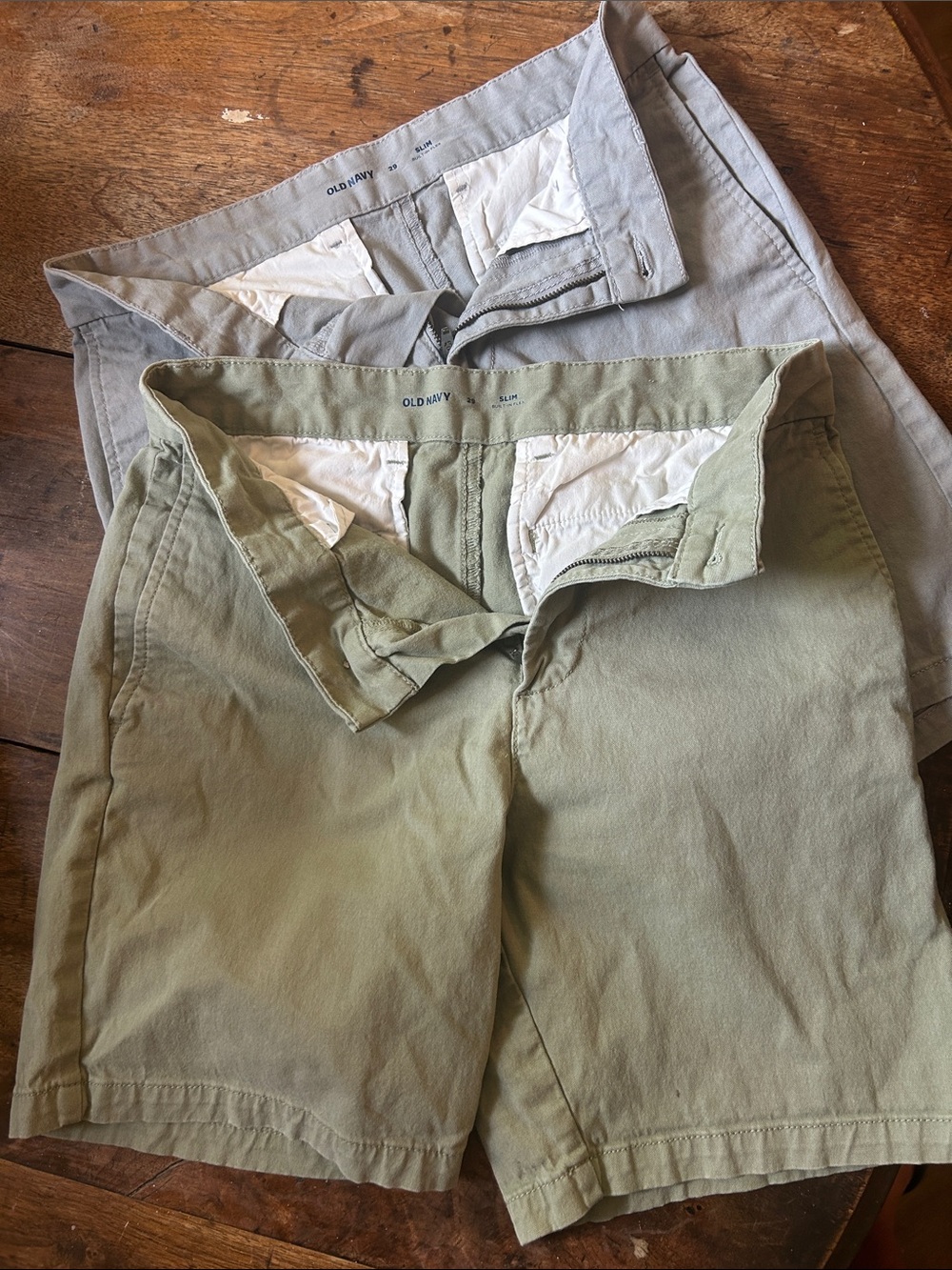 Old Navy Men’s Olive Green & Light Gray Chino Shorts